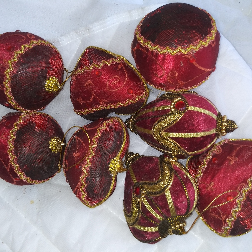Elegant Christmas Victorian ornaments 8 pieces, satin and stones
